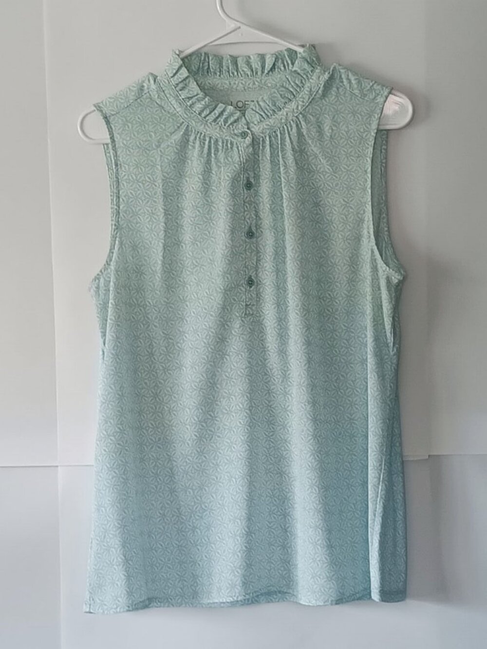 LOFT Seafoam Blue Sleeveless Floral Blouse Size M